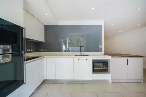 3 bedroom house to rent, Oxford Gate, Brook Green, London