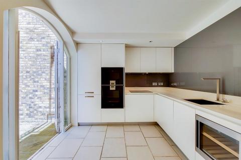 3 bedroom house to rent, Oxford Gate, Brook Green, London
