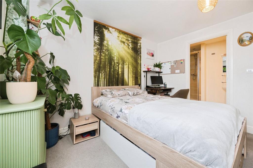 Apartment in Southampton - View 3