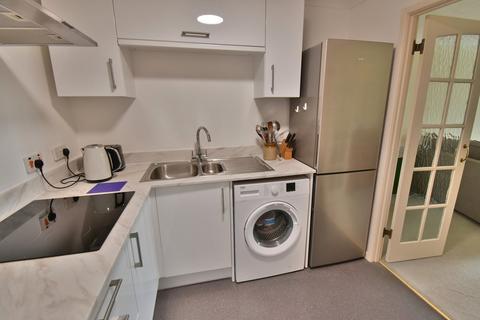 1 bedroom retirement property for sale, Fernlea Avenue, Ferndown, BH22