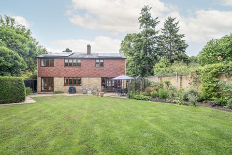 Ham Farm Road, Richmond, TW10