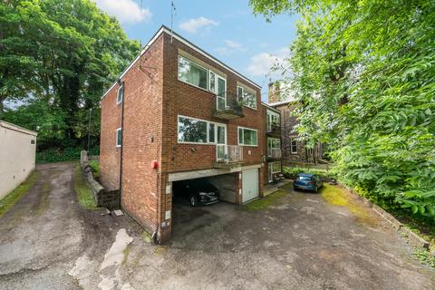 Flat - Hollin Court, Hollin Lane, Weetwood, Leeds, LS16