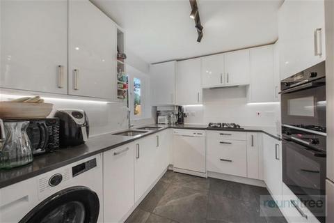 Heton Gardens, Hendon, NW4