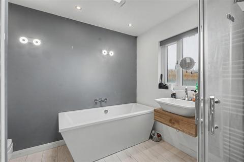 4 bedroom semi-detached house for sale, Wollaton Avenue, Gedling, Nottingham