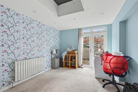4 bedroom semi-detached house for sale, Wollaton Avenue, Gedling, Nottingham
