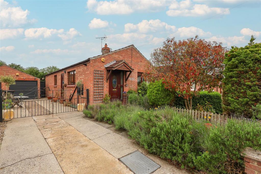 2 bedroom detached bungalow for sale