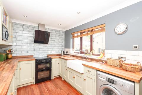 2 bedroom detached bungalow for sale, Ailcey Road, Ripon