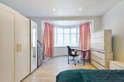 4 bedroom semi-detached house for sale, Ruskin Gardens, Harrow HA3