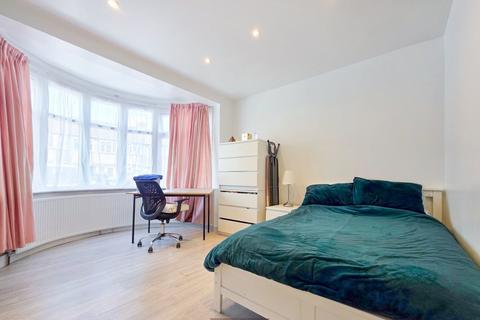 4 bedroom semi-detached house for sale, Ruskin Gardens, Harrow HA3