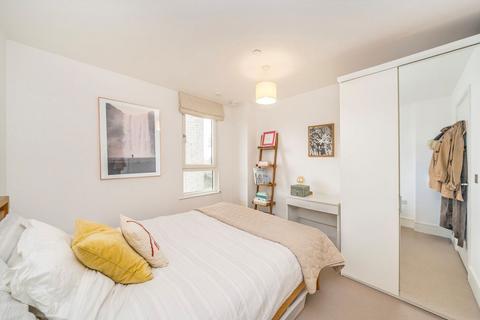 2 bedroom flat for sale, St. Luke's Avenue, London SW4