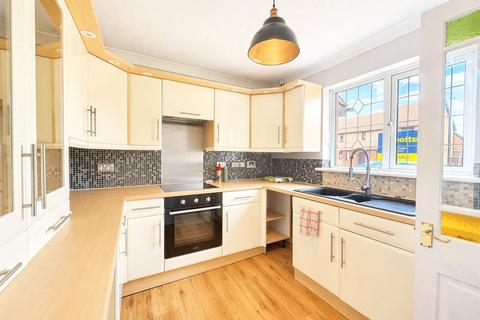 3 bedroom terraced house for sale, Norwich Crescent, Rayleigh, Essex, SS6