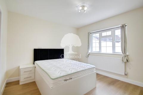 1 bedroom in a house share to rent, Parlaunt Road, Langley SL3