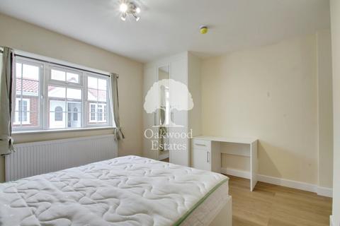 1 bedroom in a house share to rent, Parlaunt Road, Langley SL3