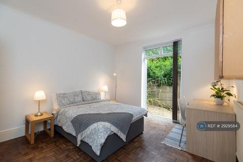 6 bed terraced house for rent in Rosefield Street, Leamington Spa, CV32