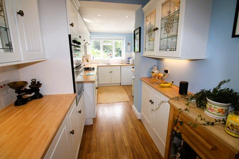 3 bedroom terraced house for sale, Roseberry Gardens, Upminster RM14