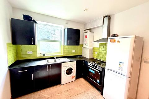 3 bedroom maisonette to rent, Richmond Road, ILFORD, IG1