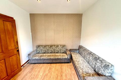 3 bedroom maisonette to rent, Richmond Road, ILFORD, IG1