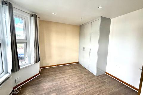 3 bedroom maisonette to rent, Richmond Road, ILFORD, IG1