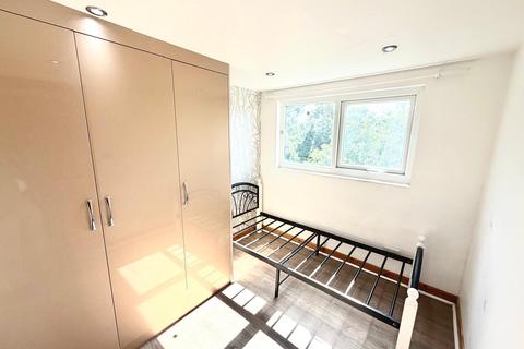 3 bedroom maisonette to rent, Richmond Road, ILFORD, IG1
