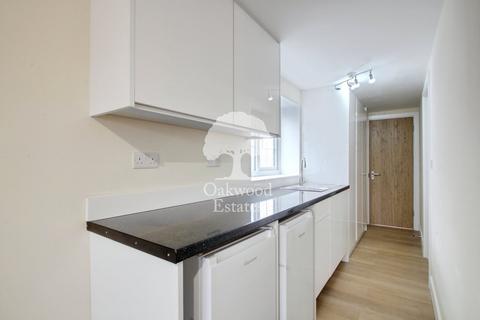 1 bedroom house of multiple occupation to rent, Parlaunt Road, Langley SL3