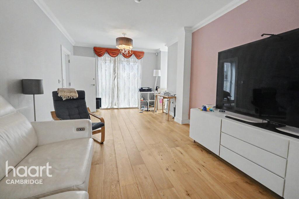 5 bedroom end of terrace house to rent