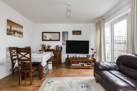 4 bedroom terraced house to rent, Crossness Road, Barking, IG11
