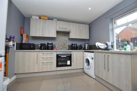 4 bedroom house to rent, Bumpstede Court, Norwich
