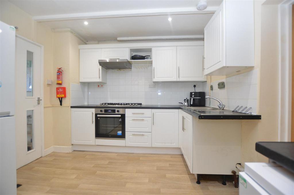 6 bedroom house to rent