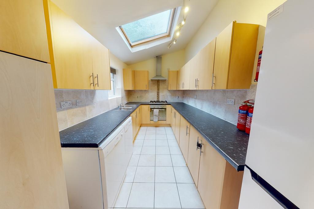 4 bedroom terraced house to rent