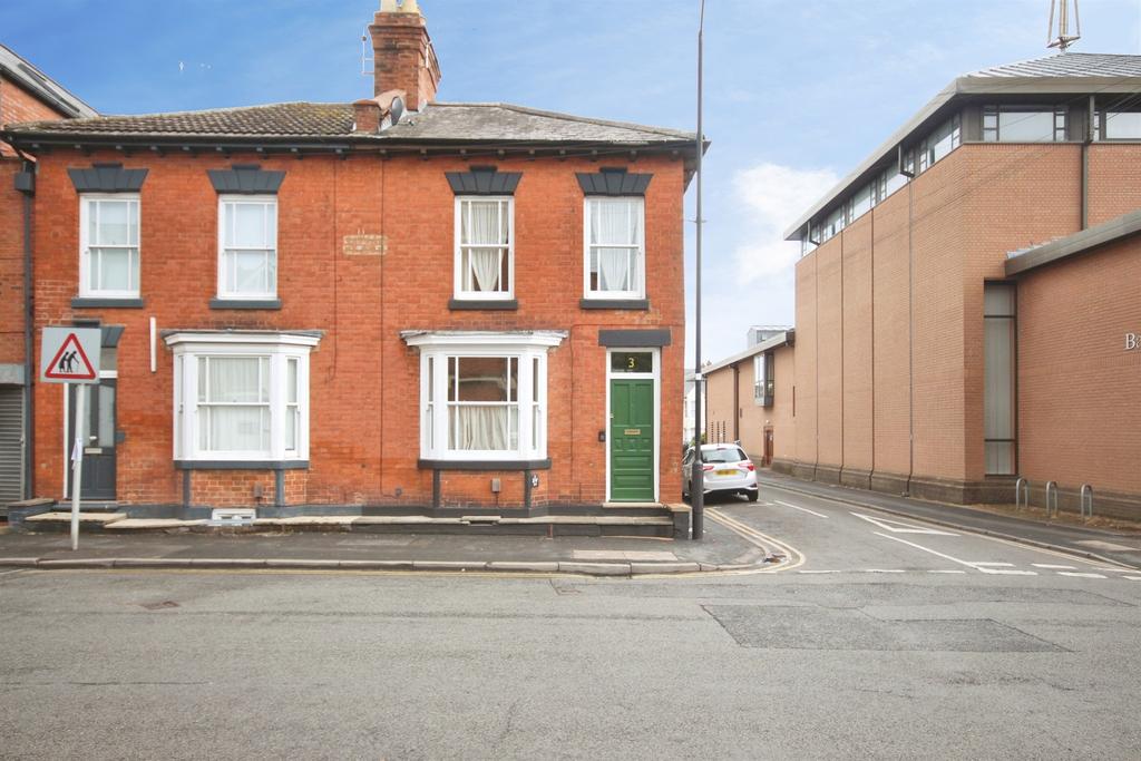 2 bedroom end of terrace house for sale