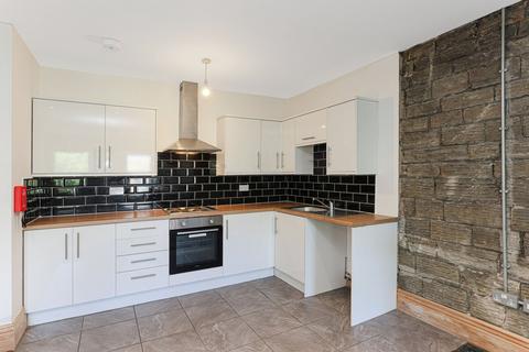 Studio to rent, Westgate, Cleckheaton, BD19