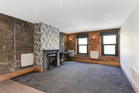 Studio to rent, Westgate, Cleckheaton, BD19