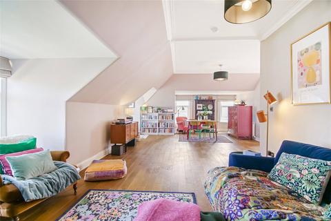 2 bedroom flat for sale, Winton Drive, Kelvinside, Glasgow, G12