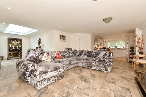 2 bedroom chalet for sale, Melanie Close, Folkestone, Kent