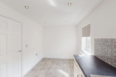 3 bedroom townhouse to rent, Abbeylea Drive, Westhoughton, BL5