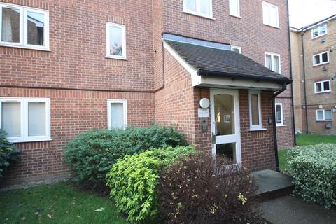 2 bedroom flat to rent, Crosslet Vale