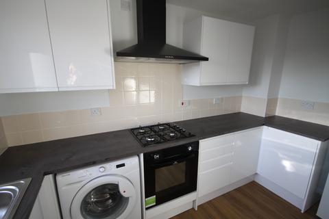 2 bedroom flat to rent, Crosslet Vale