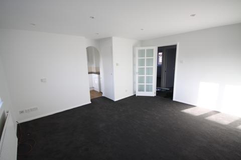 2 bedroom flat to rent, Crosslet Vale