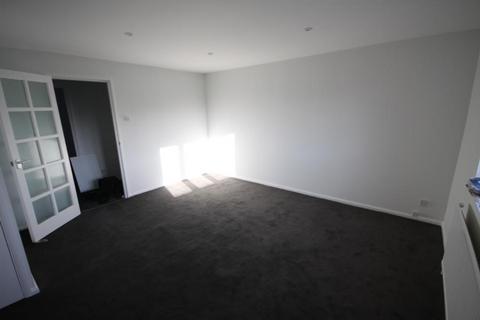 2 bedroom flat to rent, Crosslet Vale