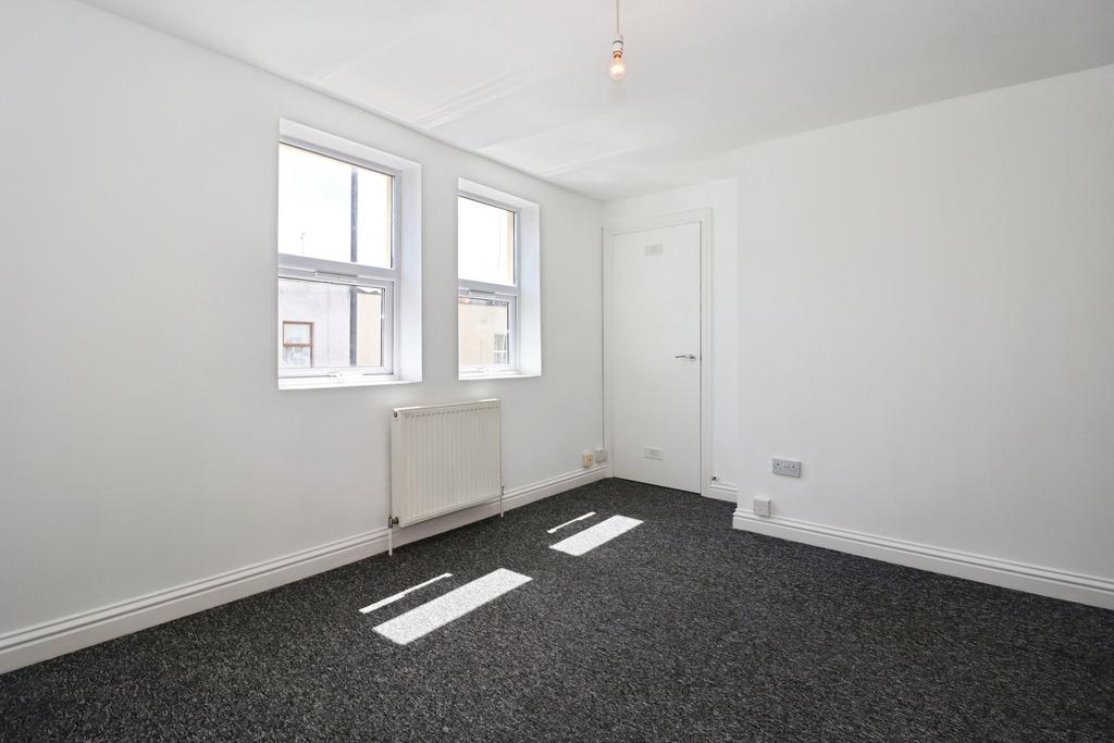 Apartment in Bristol, St George - View 4