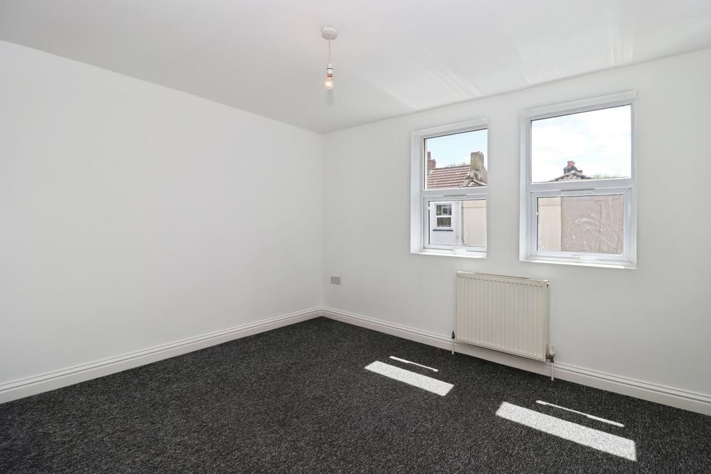 Apartment in Bristol, St George - More