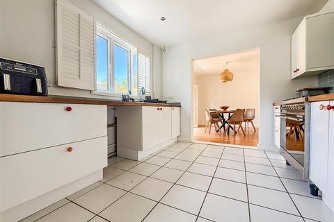 4 bedroom end of terrace house for sale, Abbeydore Road, Portsmouth