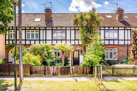 Broad Lane, Hampton TW12