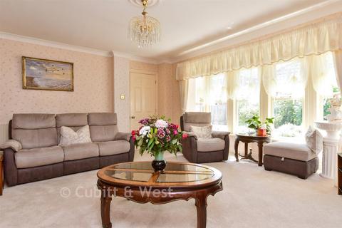 4 bedroom detached house for sale, Jasmine Close, Littlehampton BN17