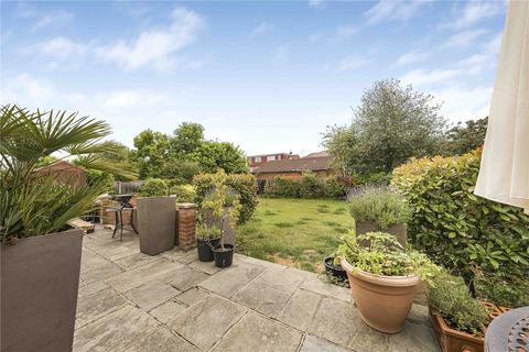 4 bedroom bungalow for sale, Hardwicke Avenue, Hounslow