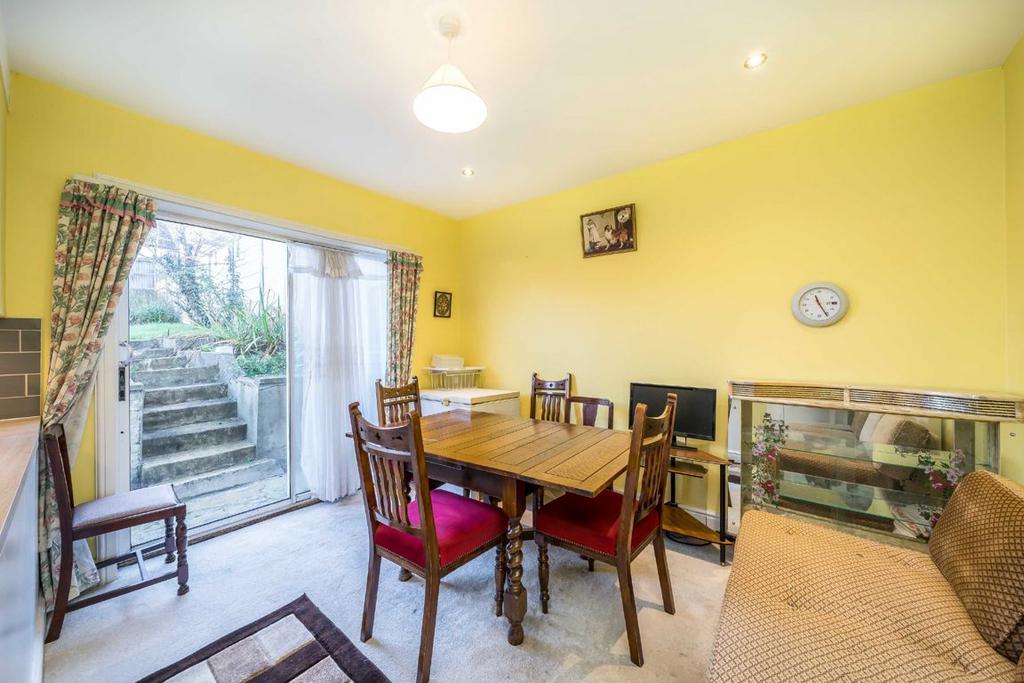 Dining room, fireplace