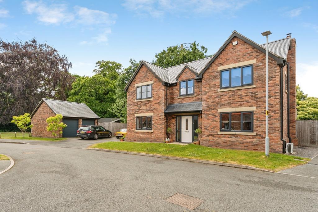 4 bedroom detached house for sale