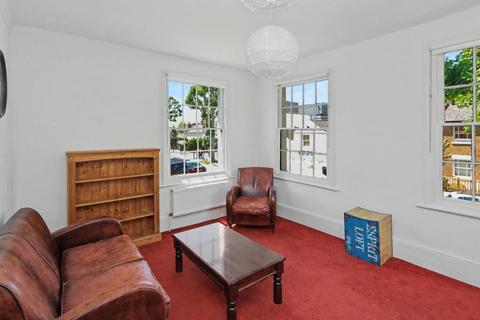 2 bedroom flat to rent, Maple Road, Surbiton KT6