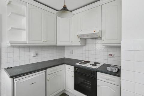 2 bedroom flat to rent, Maple Road, Surbiton KT6