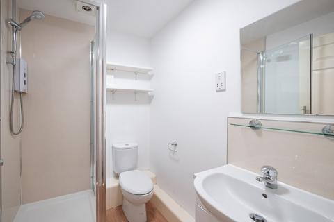 2 bedroom flat for sale, 4/1 Dicksonfield, Edinburgh, EH7